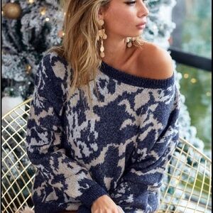 NWT Women's Blue and Cream Animal Print Sweater
